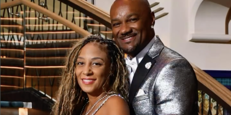 Big Tigger and wife Alicia Brown struggling over a cell phone in leaked home video
