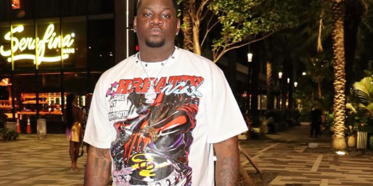 DJ Fresh behind the turntables during The R&B Tour, where he serves as Chris Brown's tour DJ