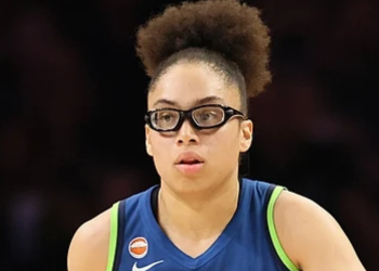 Olivia Miles of the Minnesota Lynx shoots a free throw against the Connecticut Sun