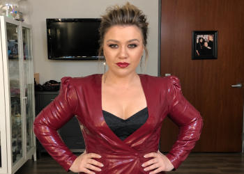 Kelly Clarkson Had Money To Spend, But Says Brooklyn Store Treated Her Like She Was Broke: How A $15K Singing Bird Sparked A Viral Feud