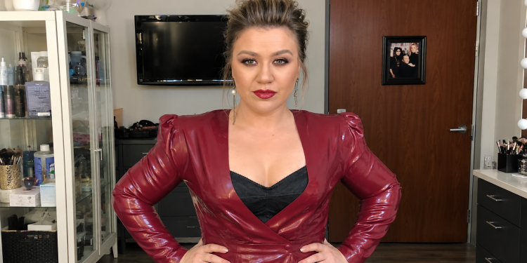 Kelly Clarkson Had Money To Spend, But Says Brooklyn Store Treated Her Like She Was Broke: How A $15K Singing Bird Sparked A Viral Feud