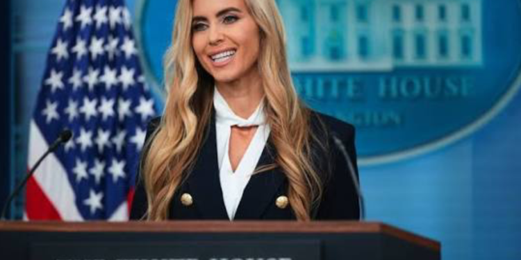 Katie Zacharia speaking at the White House press briefing room podium