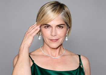 “Legally Blonde” Star Selma Blair Allegedly Bit Flight Attendant Midair And Kicked Cop In The Head: Now Federal Charges Are Looming